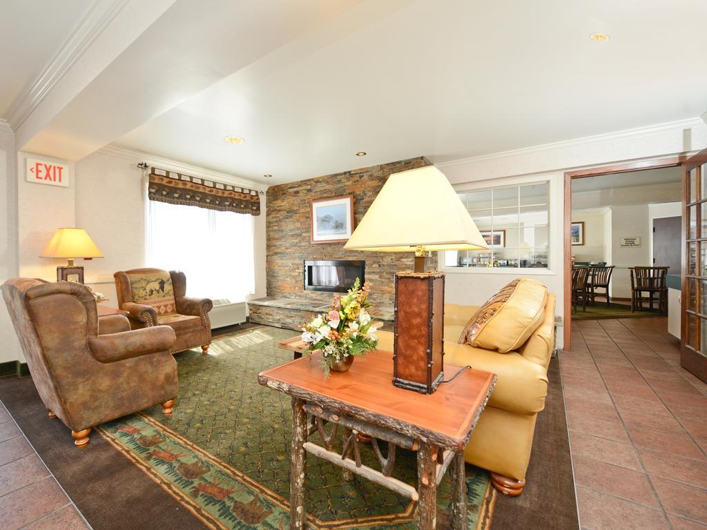 Clubhouse Inn West Yellowstone Exterior photo
