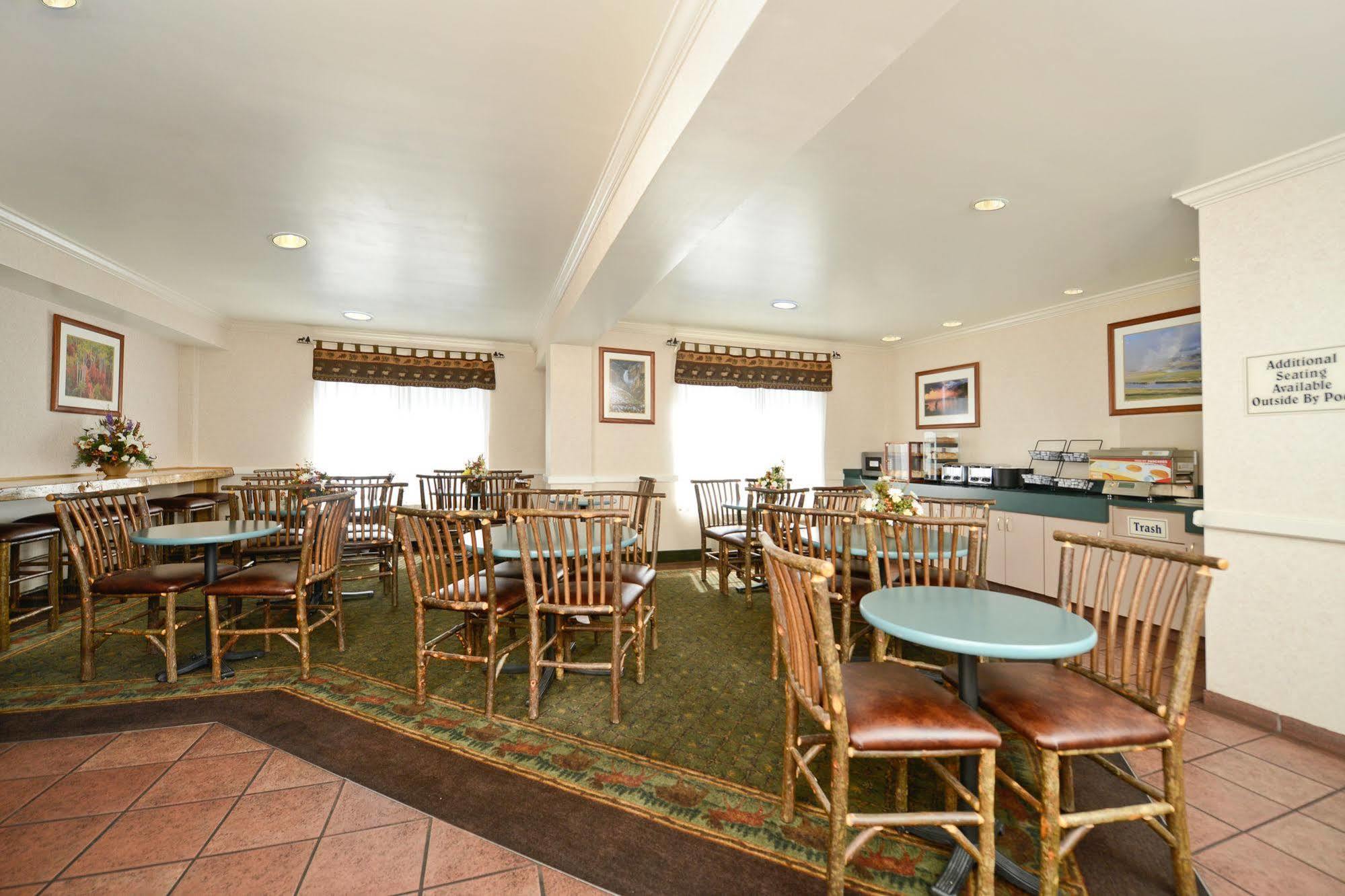 Clubhouse Inn West Yellowstone Exterior photo